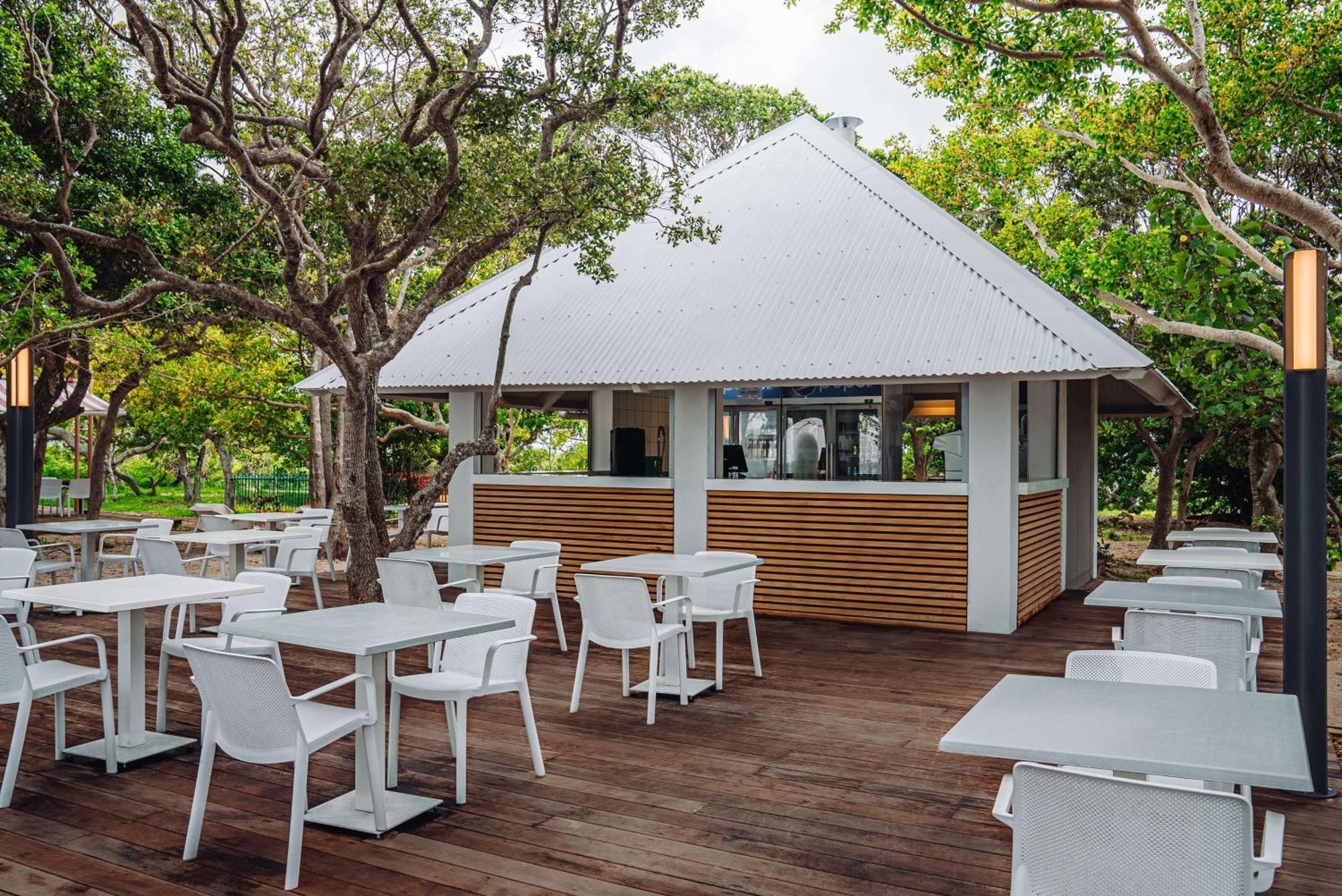 Doubletree By Hilton Noumea Ilot Maitre Resort Esterno foto