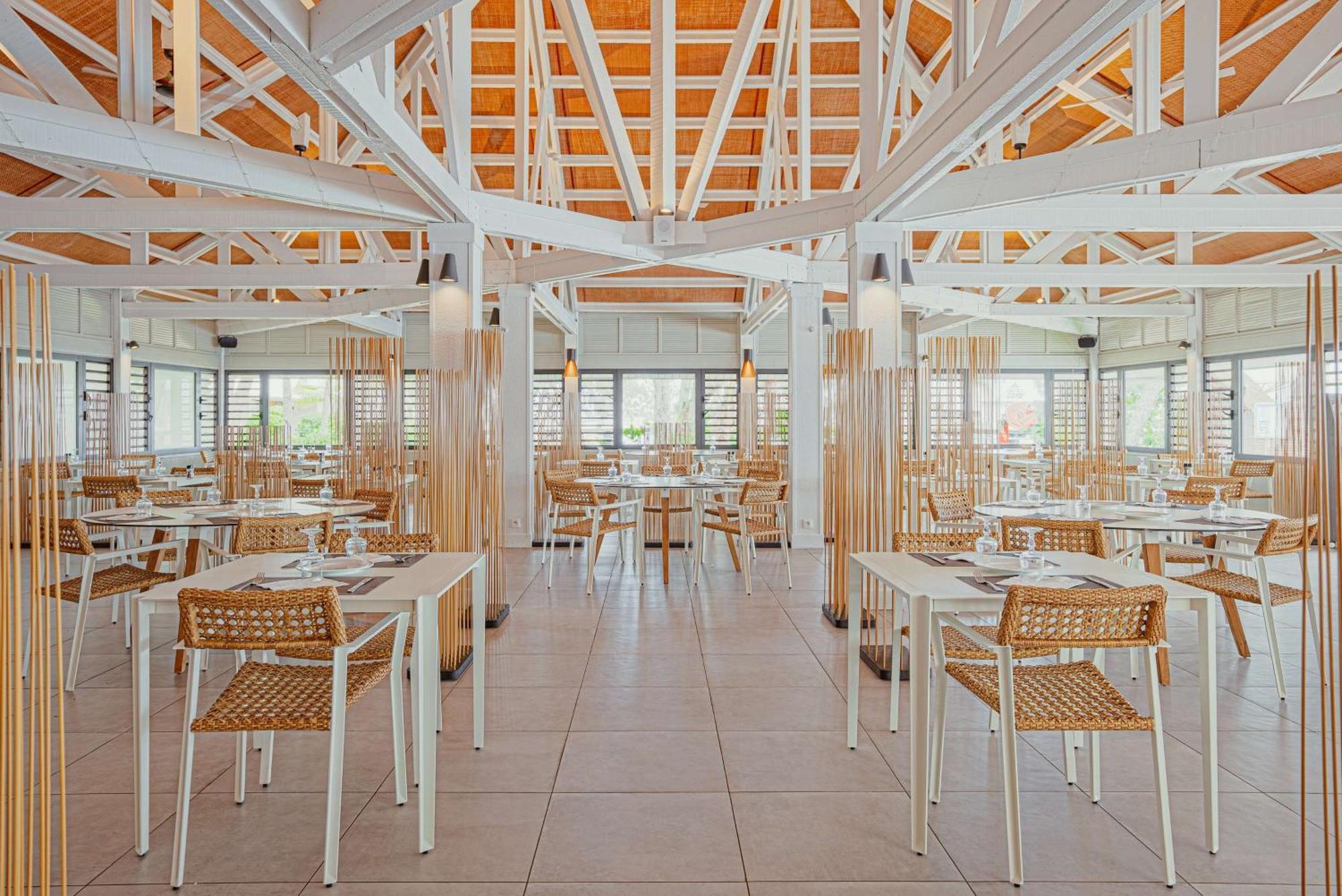Doubletree By Hilton Noumea Ilot Maitre Resort Esterno foto